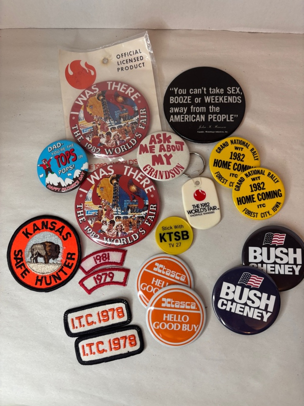 Vintage Collection Memorabilia Buttons and Patches - Picture 2 of 8